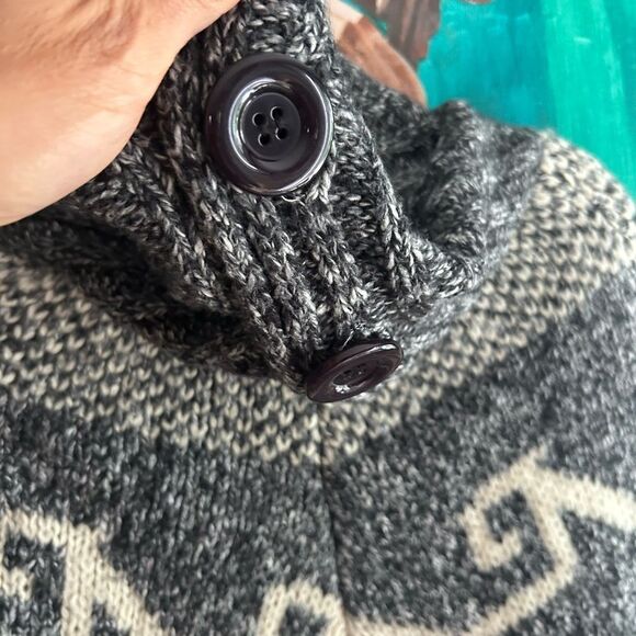 Steve Madden Gray and Cream Poncho One Size - Picture 5 of 16